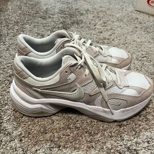Nike Women's AL8 size 7